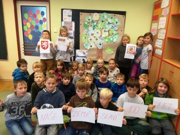 Naše země slaví 100 let
