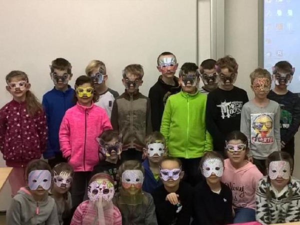 Den v maskách 1. C