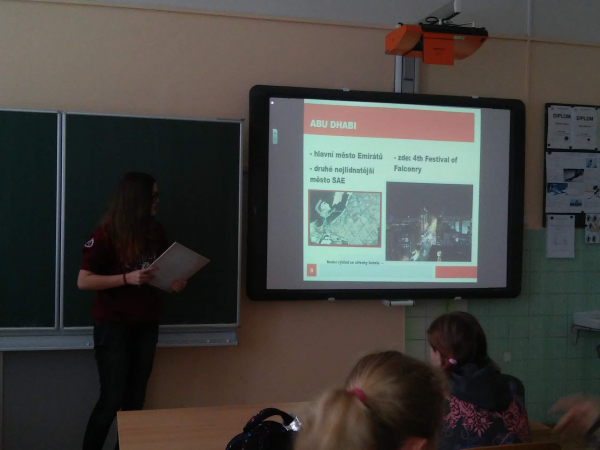 Bývalá žačka ZŠ HM připravila sedmákům zeměpisnou besedu