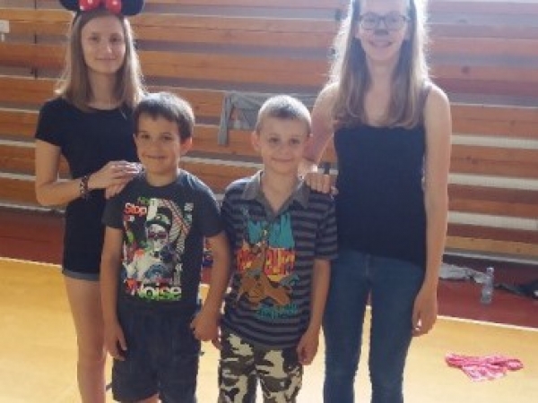 9.C uspořádala pro prvňáčky dětský den