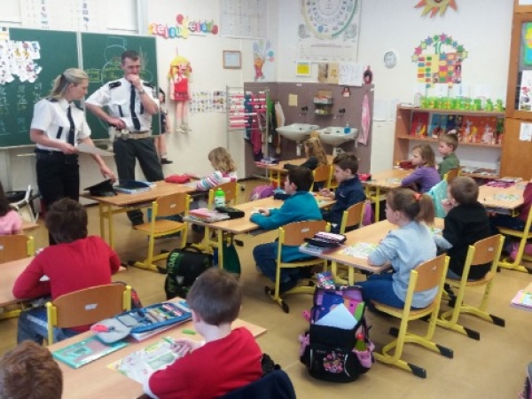 Žáci se seznamují s dopravními značkami